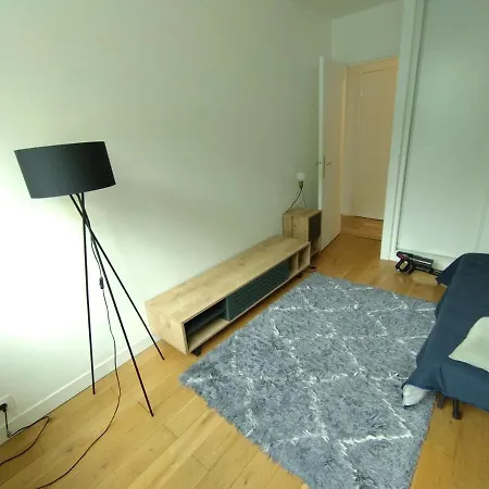 Apartment Cozy 3 Bedrooms, 5 Mn 450m Walk Metro La Defense *