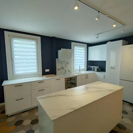 Cozy 3 Bedrooms, 5 Mn 450m Walk Metro La Defense Apartment