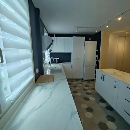 Apartment Cozy 3 Bedrooms, 5 Mn 450m Walk Metro La Defense Courbevoie