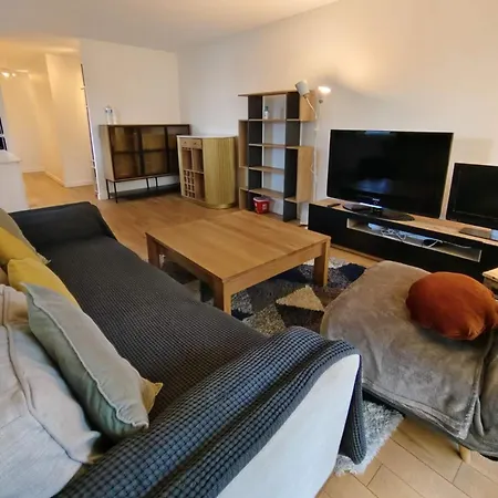 Cozy 3 Bedrooms, 5 Mn 450m Walk Metro La Defense Apartment Courbevoie