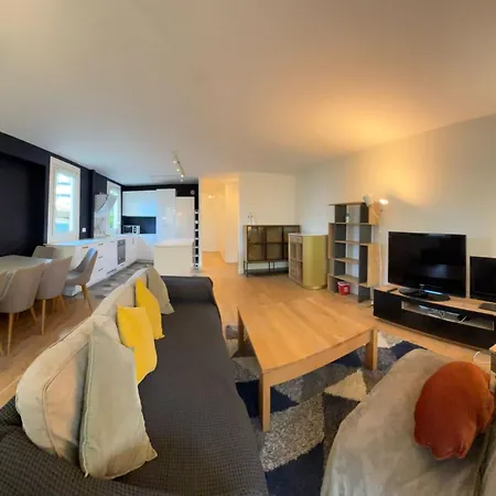 Cozy 3 Bedrooms, 5 Mn 450m Walk Metro La Defense Apartment *